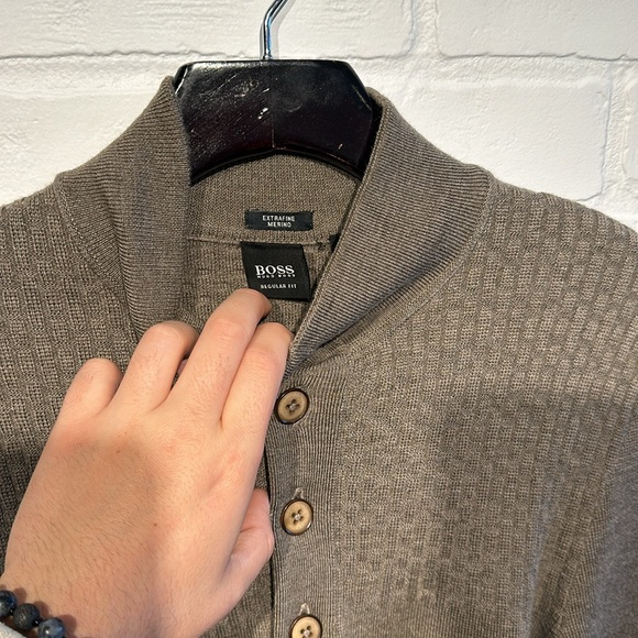 Hugo boss sweater - Picture 2 of 2